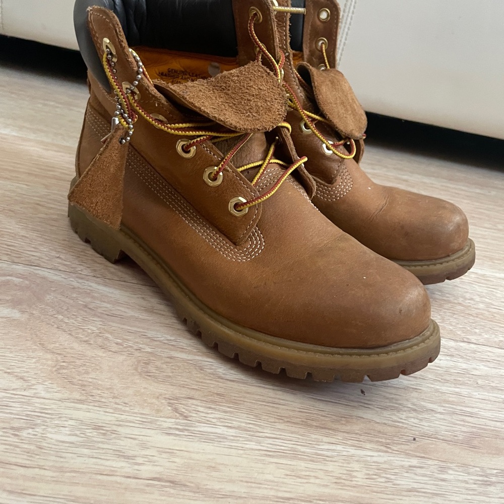 BROWN LEATHER TIMBERLAND BOOTS